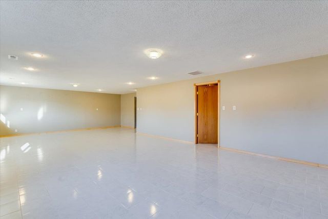 906 S Glenmoor, Wichita, KS 67207