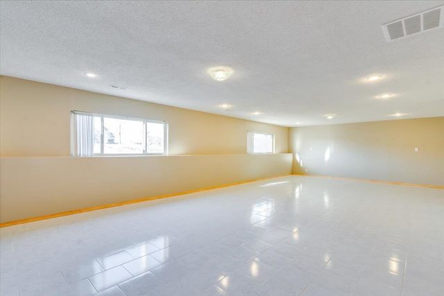 906 S Glenmoor, Wichita, KS 67207