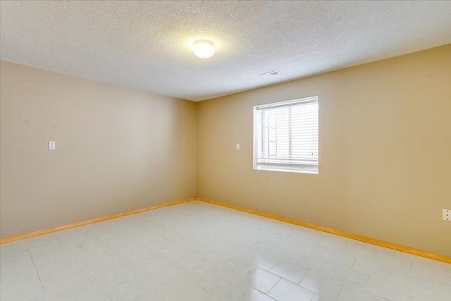 906 S Glenmoor, Wichita, KS 67207