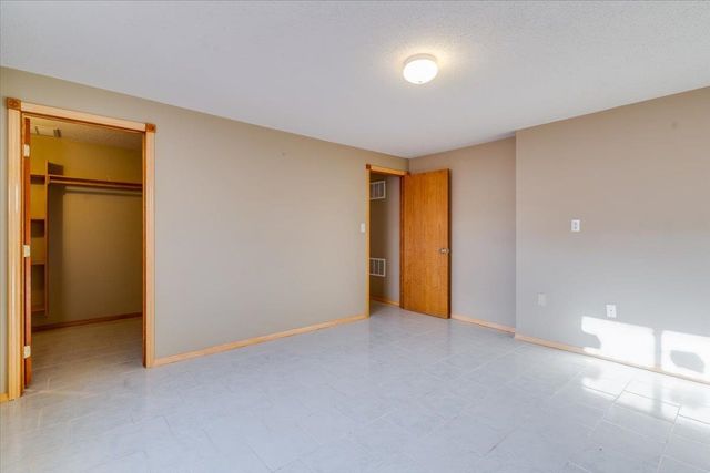 906 S Glenmoor, Wichita, KS 67207