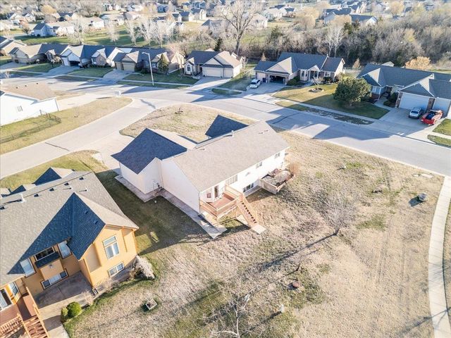 906 S Glenmoor, Wichita, KS 67207