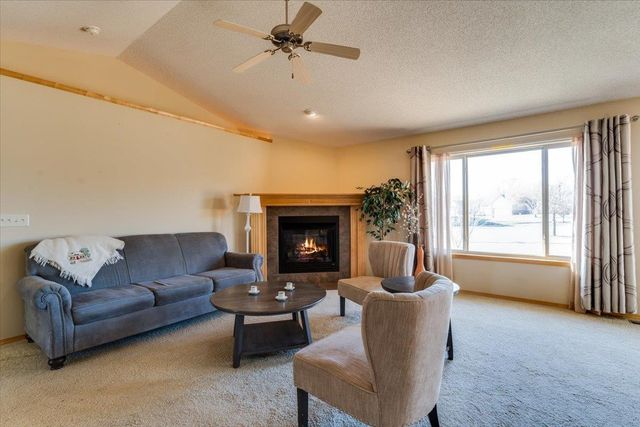 906 S Glenmoor, Wichita, KS 67207