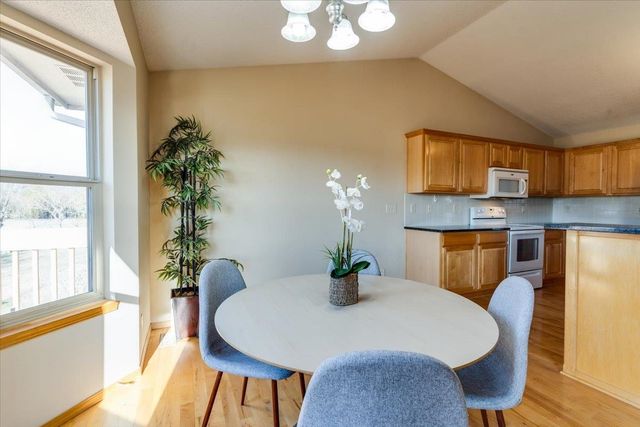 906 S Glenmoor, Wichita, KS 67207