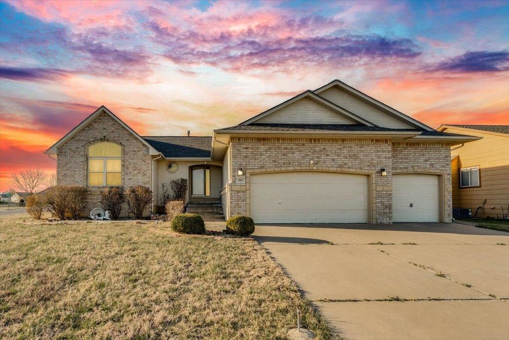 906 S Glenmoor, Wichita, KS 67207