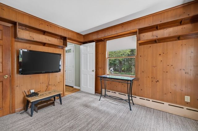 11 Foster St, Oxford, MA 01540