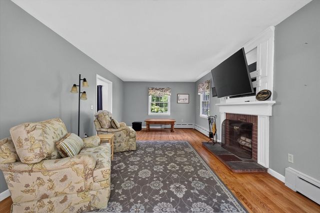 11 Foster St, Oxford, MA 01540