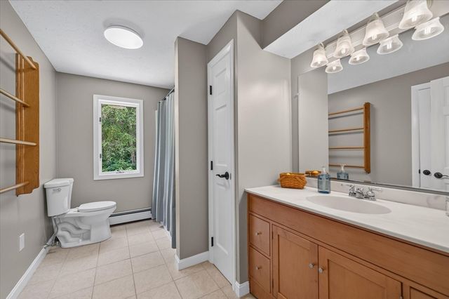 11 Foster St, Oxford, MA 01540