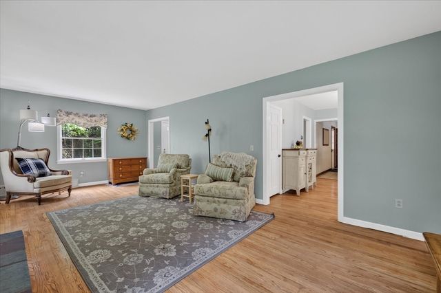11 Foster St, Oxford, MA 01540