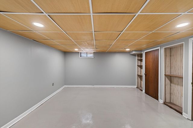 11 Foster St, Oxford, MA 01540