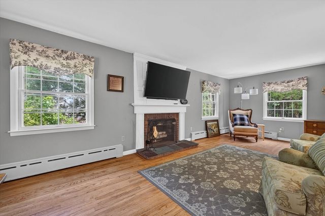 11 Foster St, Oxford, MA 01540