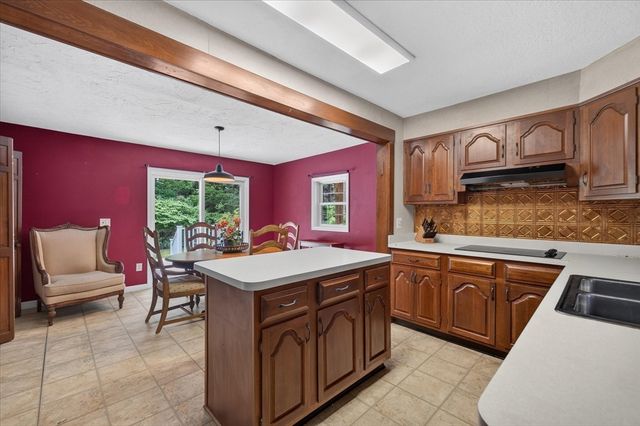 11 Foster St, Oxford, MA 01540