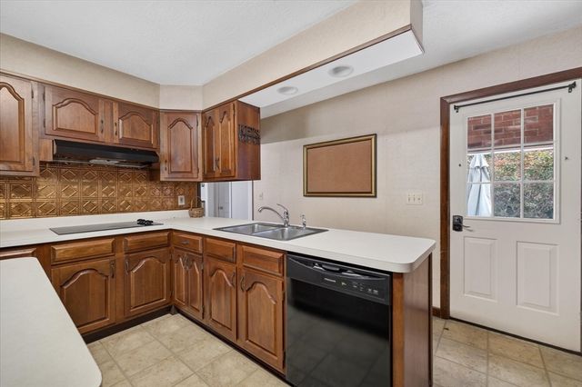 11 Foster St, Oxford, MA 01540
