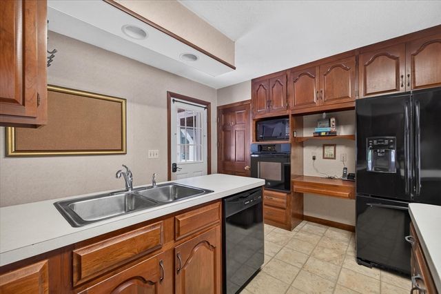 11 Foster St, Oxford, MA 01540