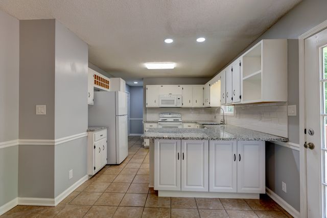 2587 Elkmont Dr, Clarksville, TN 37040