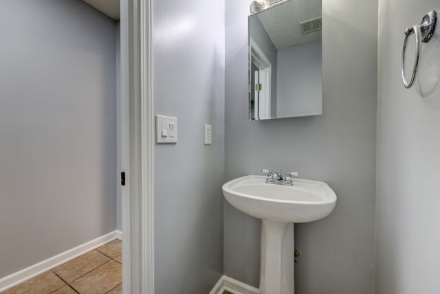 2587 Elkmont Dr, Clarksville, TN 37040