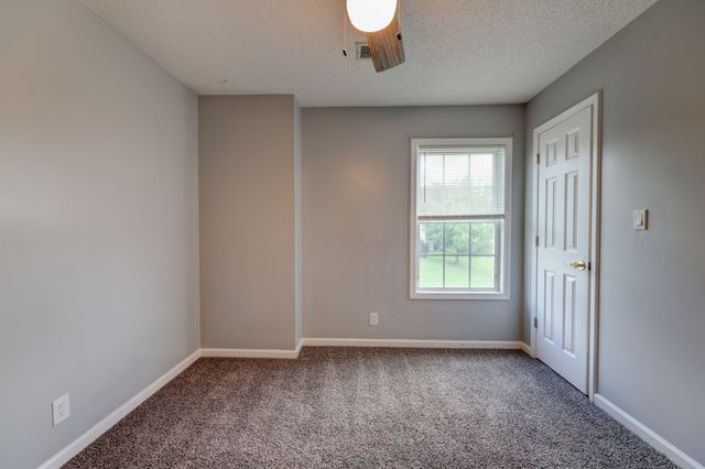 2587 Elkmont Dr, Clarksville, TN 37040