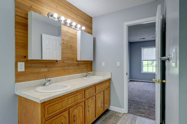 2587 Elkmont Dr, Clarksville, TN 37040