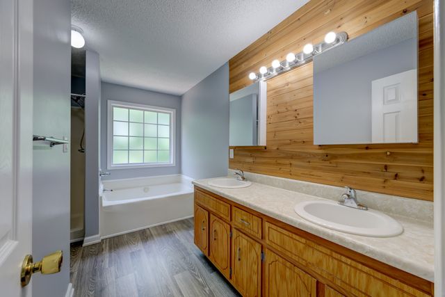 2587 Elkmont Dr, Clarksville, TN 37040