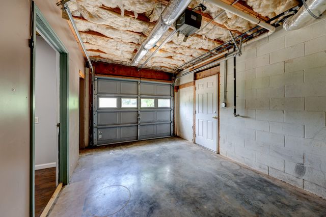 2587 Elkmont Dr, Clarksville, TN 37040