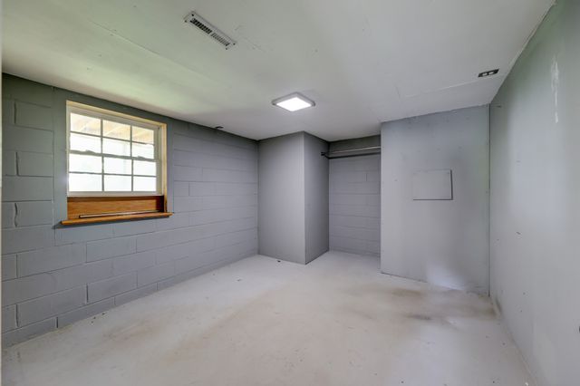 2587 Elkmont Dr, Clarksville, TN 37040