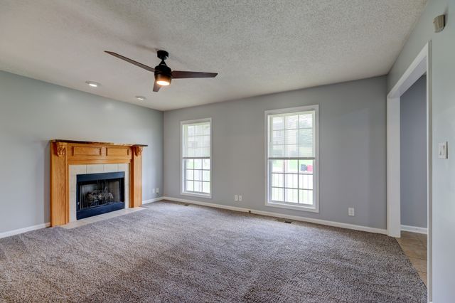 2587 Elkmont Dr, Clarksville, TN 37040
