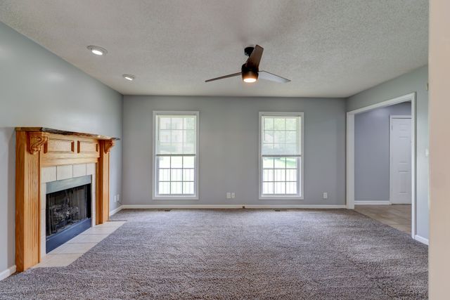 2587 Elkmont Dr, Clarksville, TN 37040