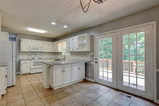 2587 Elkmont Dr, Clarksville, TN 37040