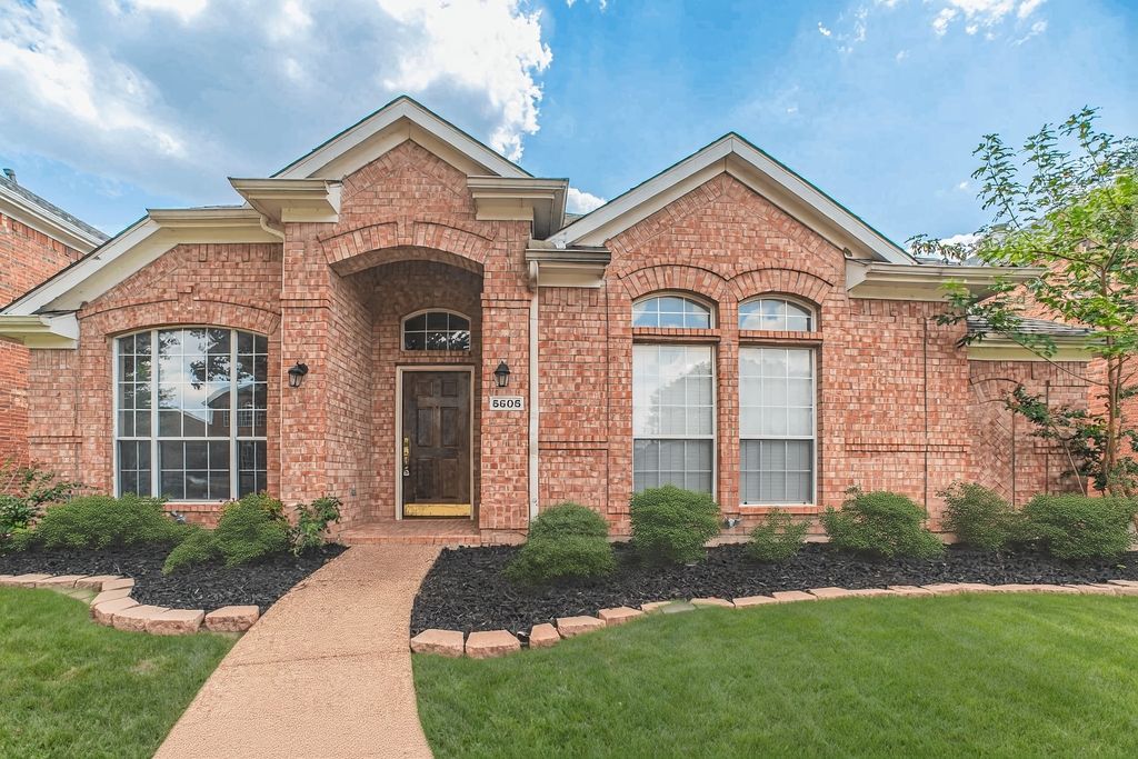 5605 Overland Drive, The Colony, TX 75056