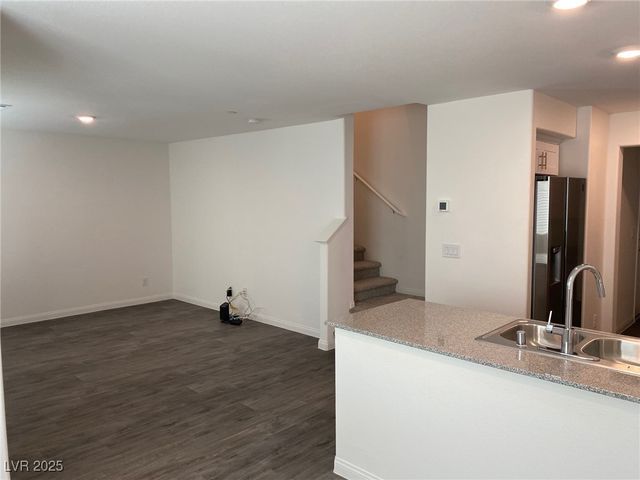 12285 Glass Desert Road 2, Las Vegas, NV 89183