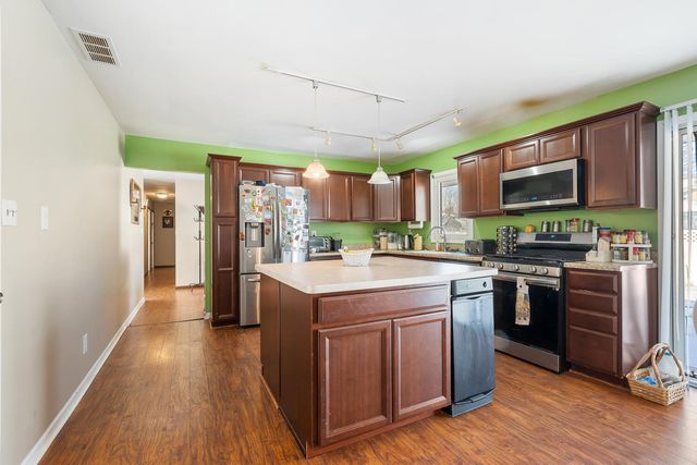 1749 Green Meadow Lane, Chesterton, IN 46304