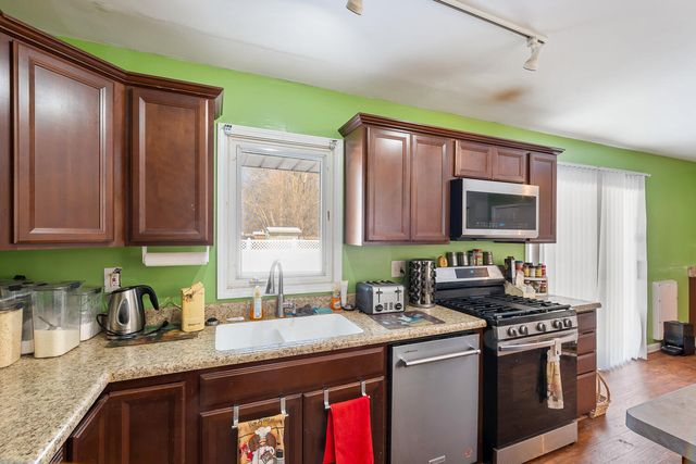 1749 Green Meadow Lane, Chesterton, IN 46304
