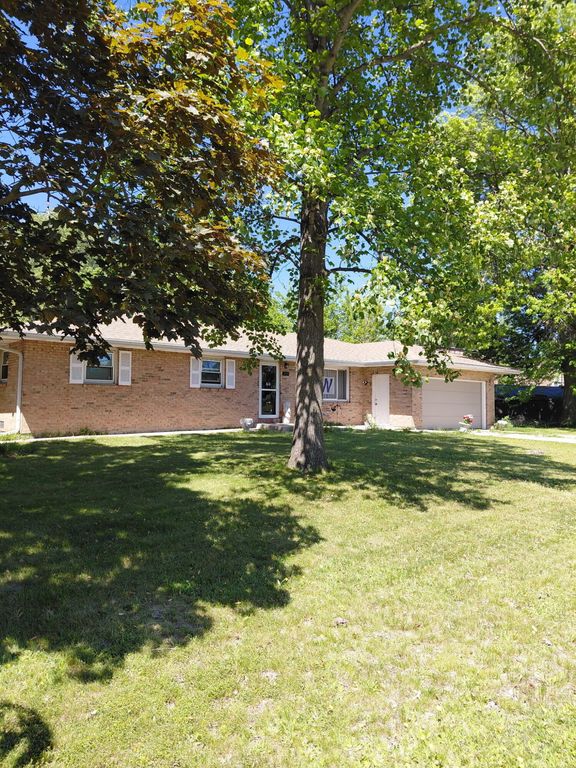 1749 Green Meadow Lane, Chesterton, IN 46304