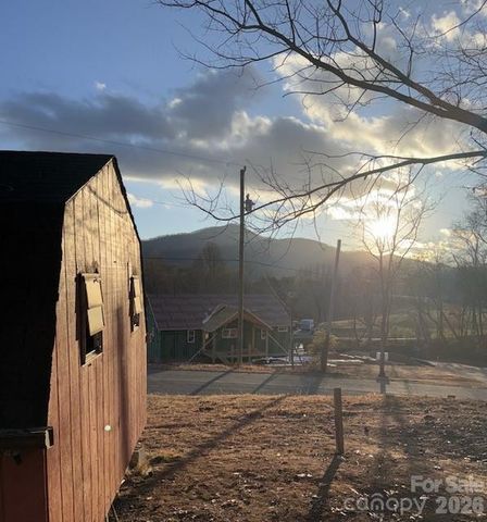 5 Loop Road, Candler, NC 28715