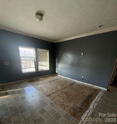 5 Loop Road, Candler, NC 28715