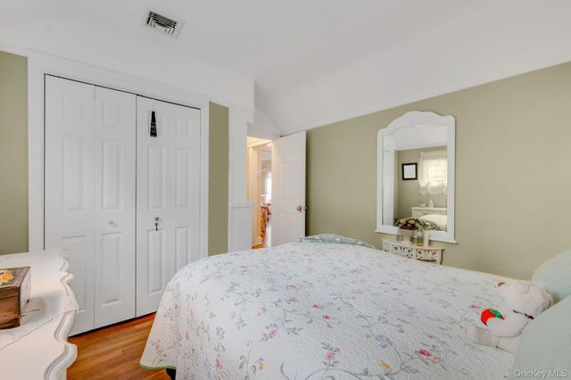 527 Brooklyn Boulevard, Brightwaters, NY 11718