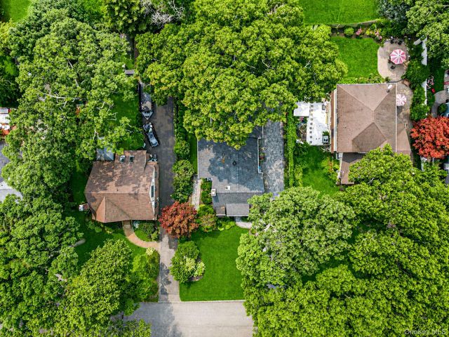 527 Brooklyn Boulevard, Brightwaters, NY 11718