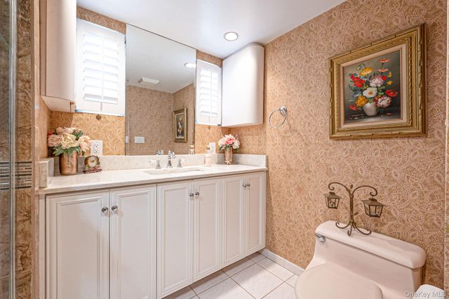 527 Brooklyn Boulevard, Brightwaters, NY 11718