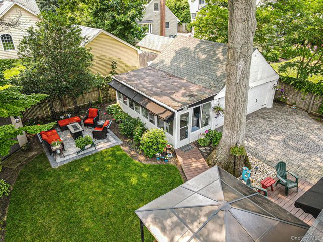 527 Brooklyn Boulevard, Brightwaters, NY 11718