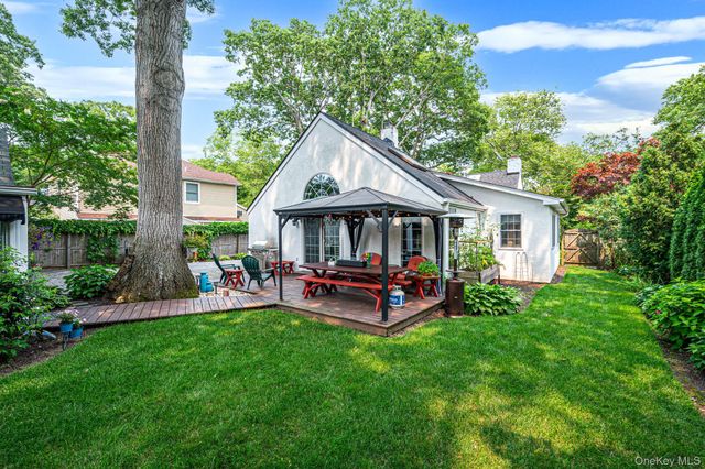 527 Brooklyn Boulevard, Brightwaters, NY 11718