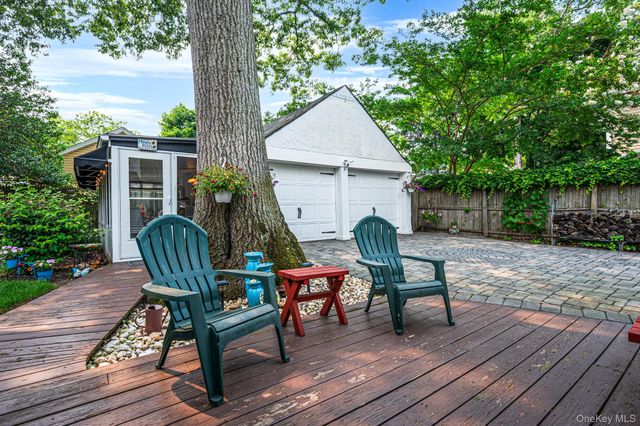 527 Brooklyn Boulevard, Brightwaters, NY 11718