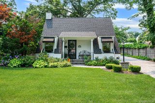 527 Brooklyn Boulevard, Brightwaters, NY 11718