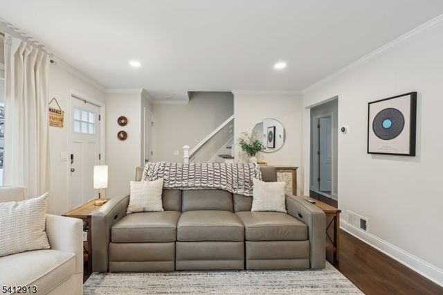 14 Buckingham Dr, Madison Boro, NJ 07940