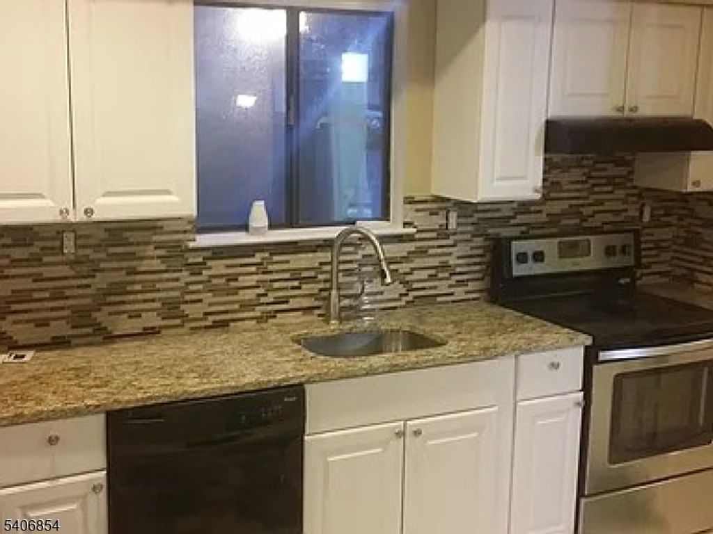 124 Bluebird Dr, Hillsborough Twp., NJ 08844