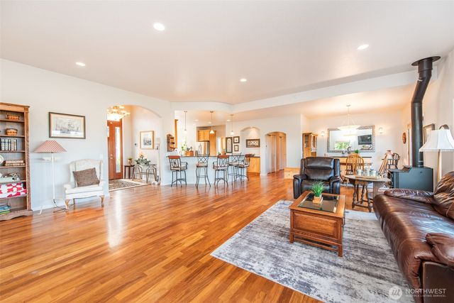 203 Delta Way, Sequim, WA 98382