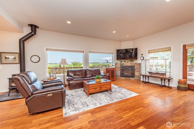 203 Delta Way, Sequim, WA 98382