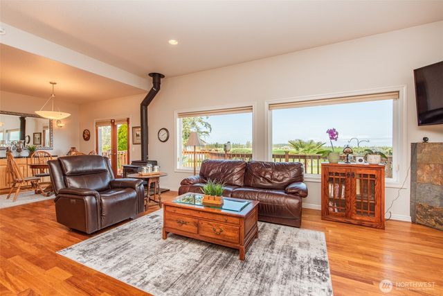 203 Delta Way, Sequim, WA 98382