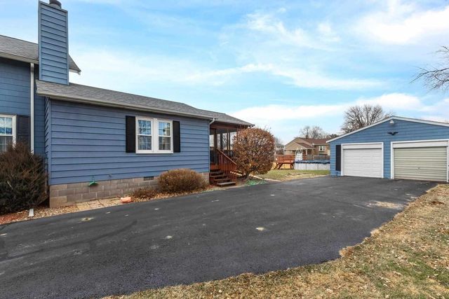 1806 41st Street, Moline, IL 61265