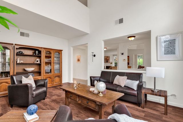 690 690 Glasgow Cir, Danville, CA 94526