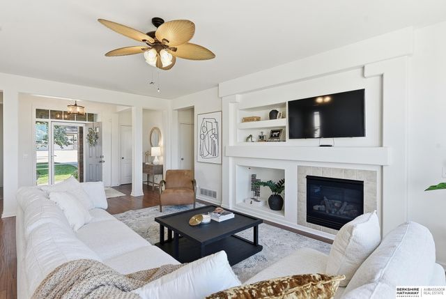 4606 Edgerton Drive, Papillion, NE 68133