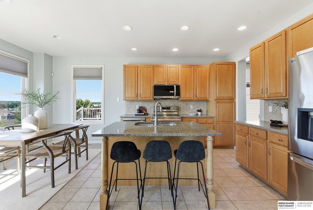 4606 Edgerton Drive, Papillion, NE 68133